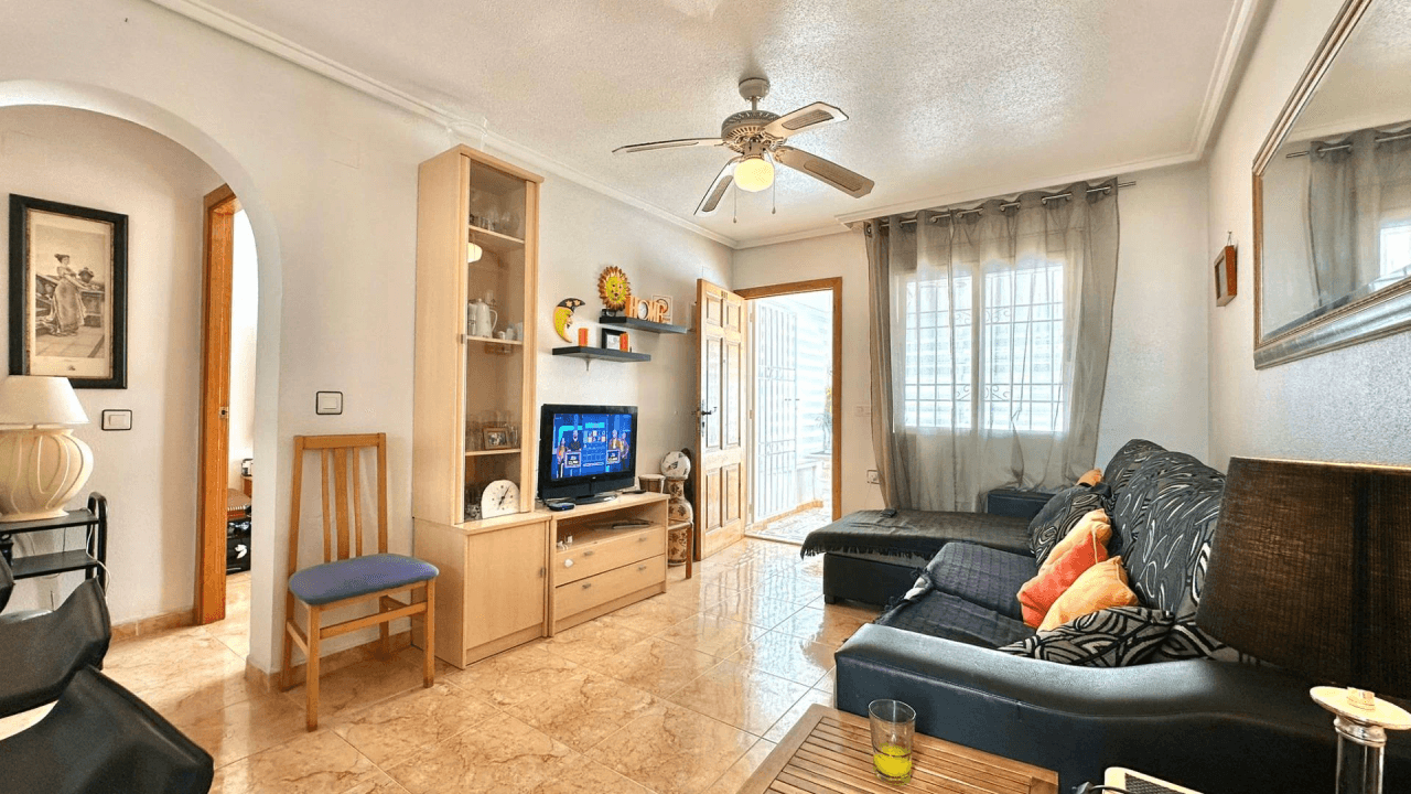 BUNGALOW ALTO DE 2 HAB Y 1 BAÑO CON PISCINA COMUNITARIA Y SOLARIUM